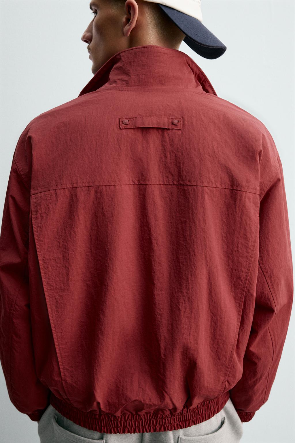 ТЕХНИЧЕСКАЯ КУРТКА С НАШИВКАМИ CHAMPION ® X ZARA