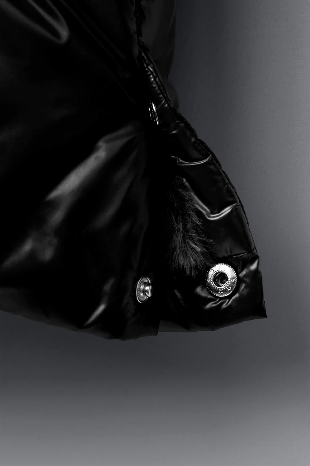 ВОДООТТАЛКИВАЮЩИЙ И ВЕТРОЗАЩИТНЫЙ ПУХОВИК С ПЕРЬЯМИ И ПУХОМ