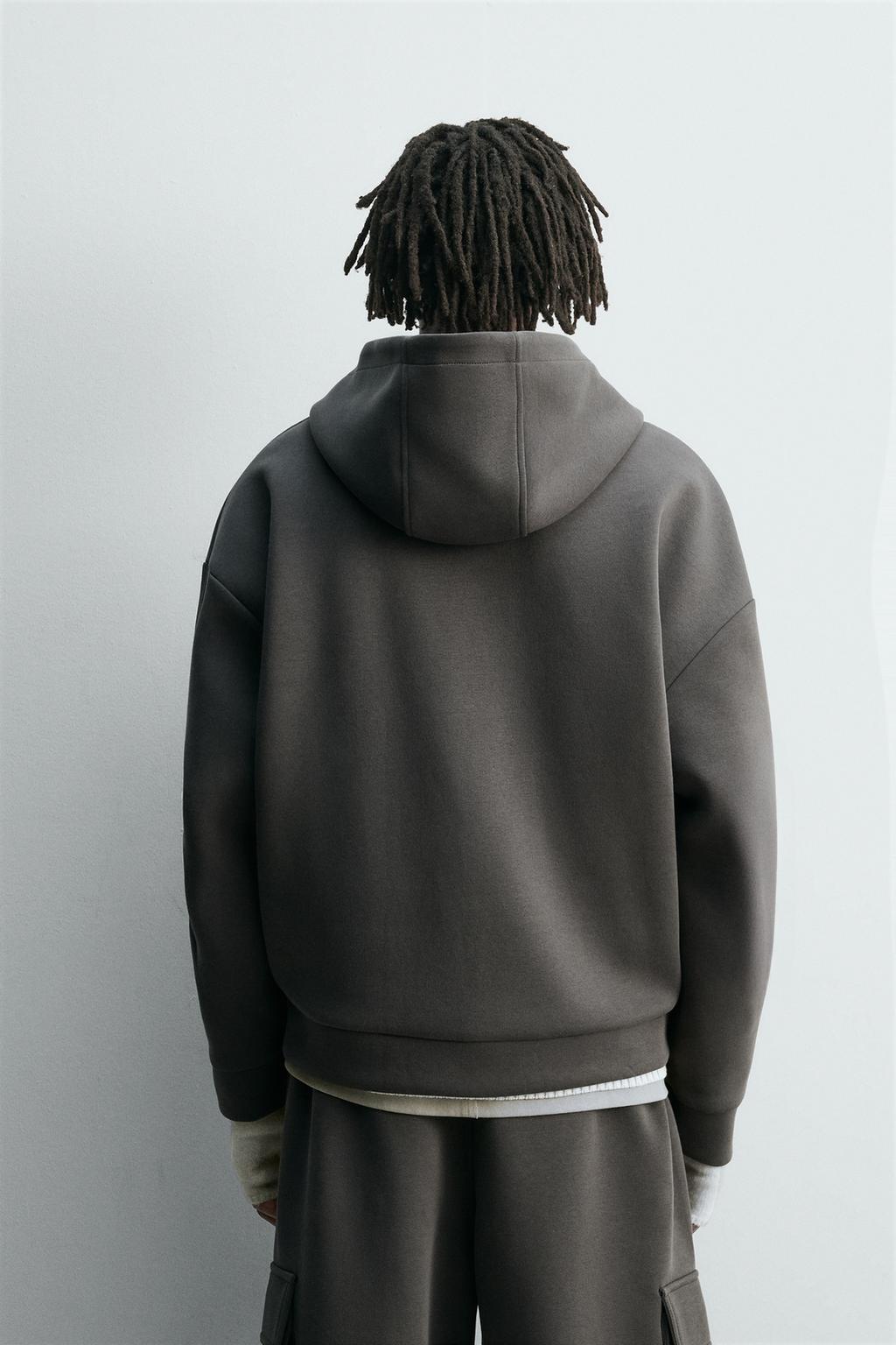 ТОЛСТОВКА ИЗ НЕОПРЕНА С КАПЮШОНОМ И СКЛАДКАМИ