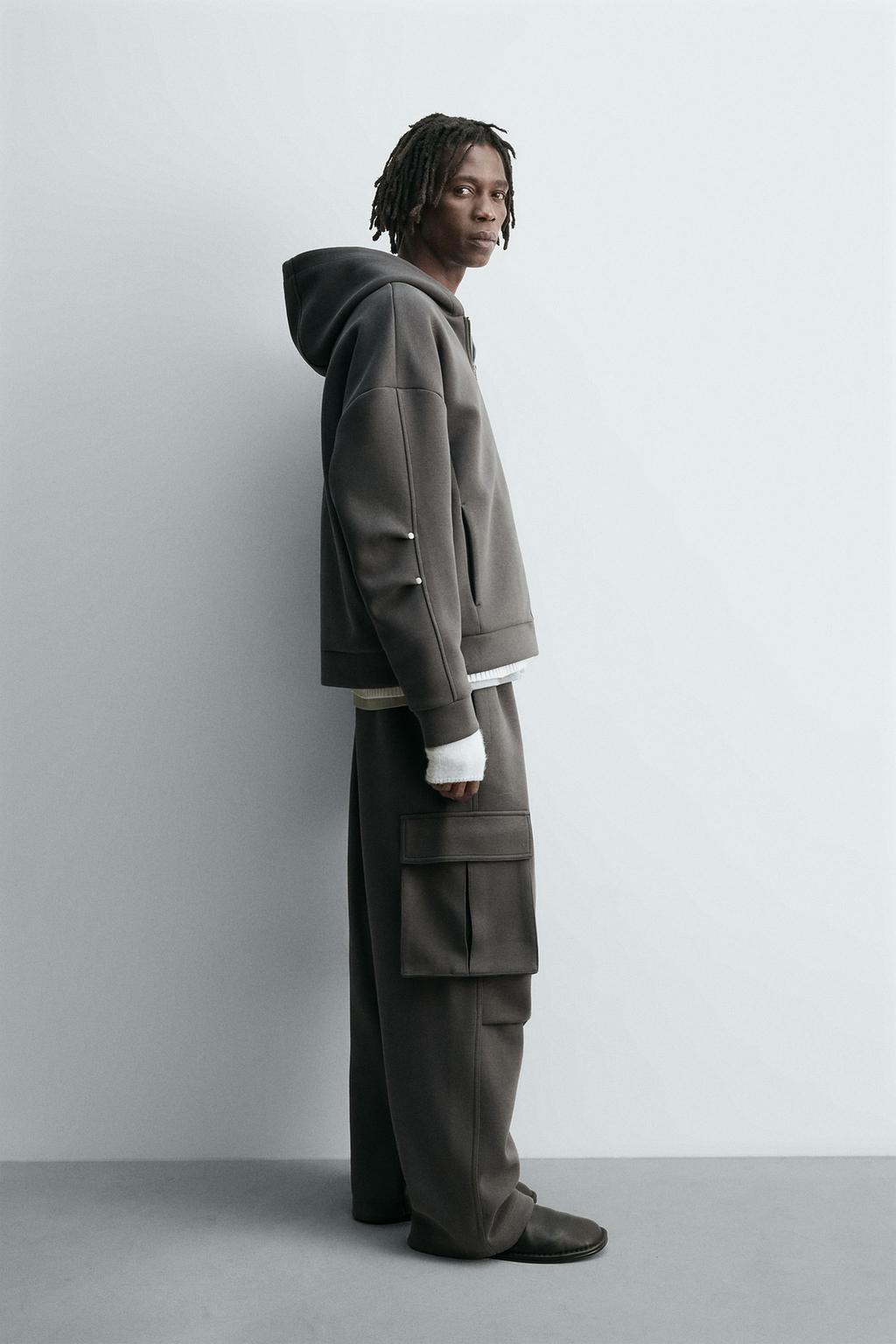 ТОЛСТОВКА ИЗ НЕОПРЕНА С КАПЮШОНОМ И СКЛАДКАМИ