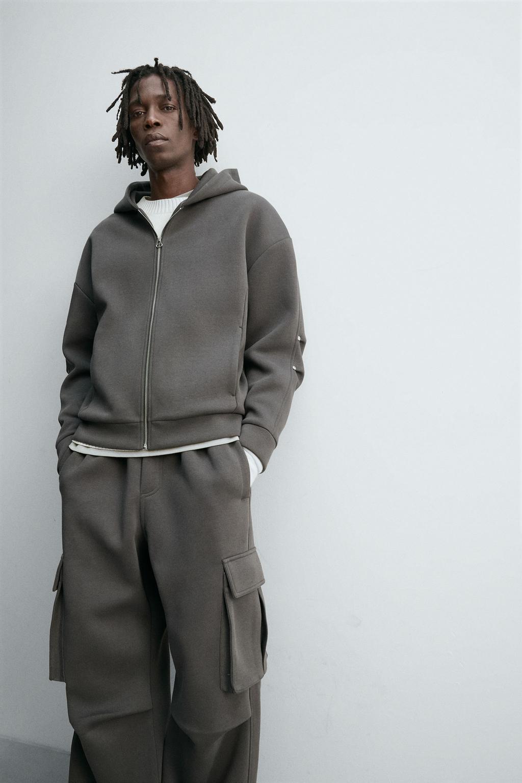 ТОЛСТОВКА ИЗ НЕОПРЕНА С КАПЮШОНОМ И СКЛАДКАМИ