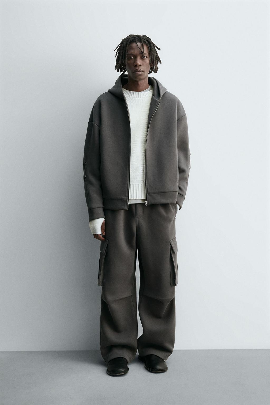 ТОЛСТОВКА ИЗ НЕОПРЕНА С КАПЮШОНОМ И СКЛАДКАМИ