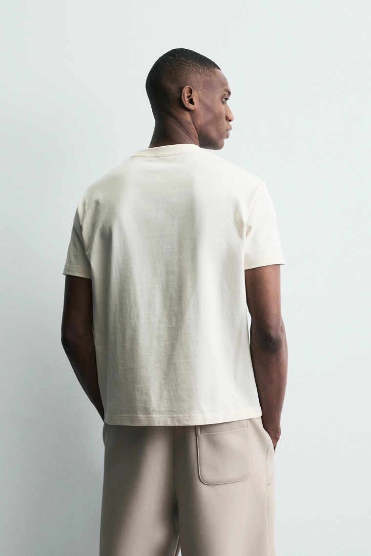 ФУТБОЛКА С РЕЛЬЕФНОЙ НАДПИСЬЮ