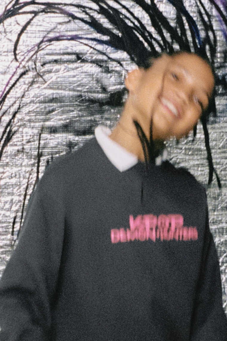 ТОЛСТОВКА С ПРИНТОМ K-POP DEMON HUNTERS™ NETFLIX ©