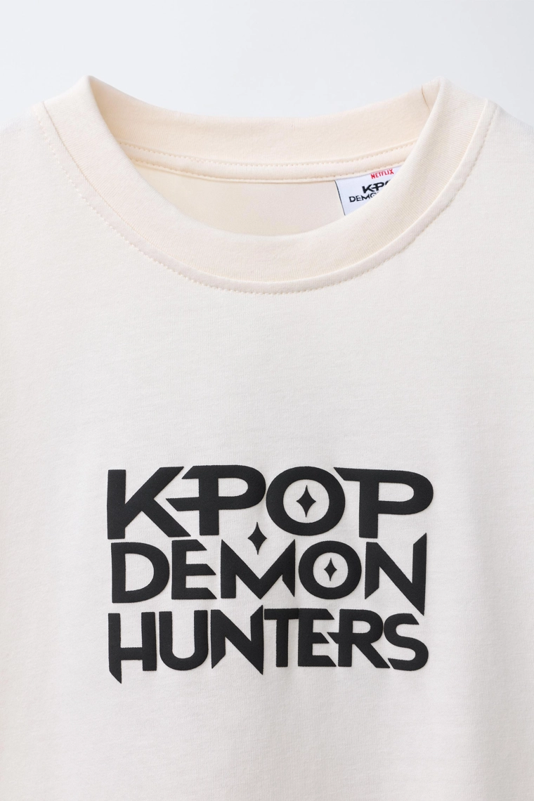 ФУТБОЛКА С ПРИНТОМ K-POP DEMON HUNTERS™ NETFLIX ©