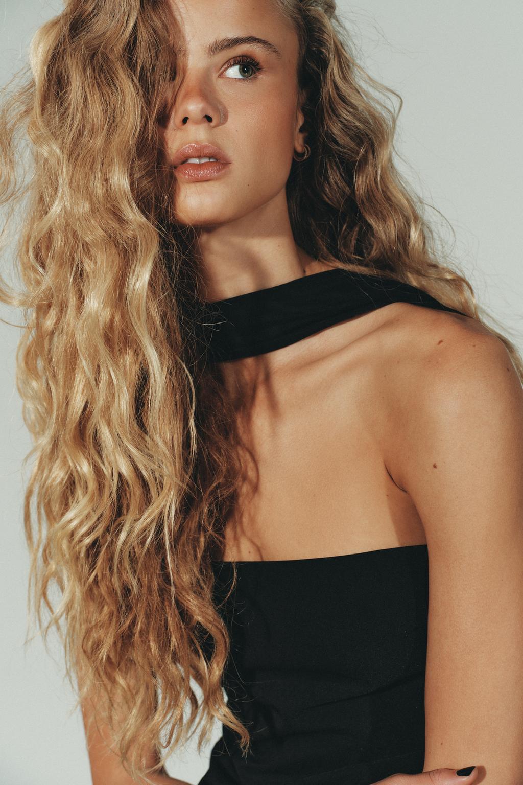 КОМБИНИРОВАННОЕ ПЛАТЬЕ С ПРОЗРАЧНЫМИ ДЕТАЛЯМИ