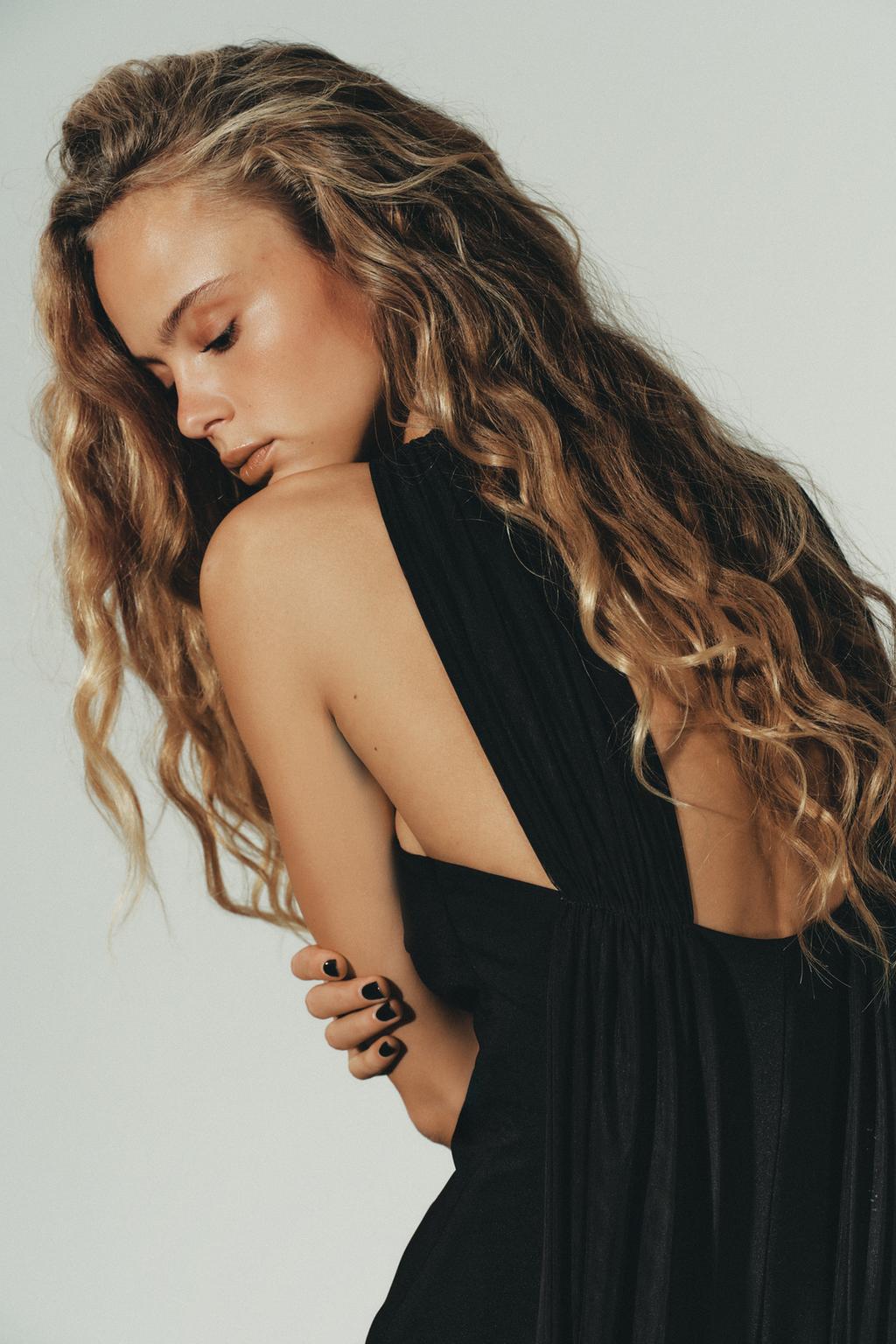 КОМБИНИРОВАННОЕ ПЛАТЬЕ С ПРОЗРАЧНЫМИ ДЕТАЛЯМИ