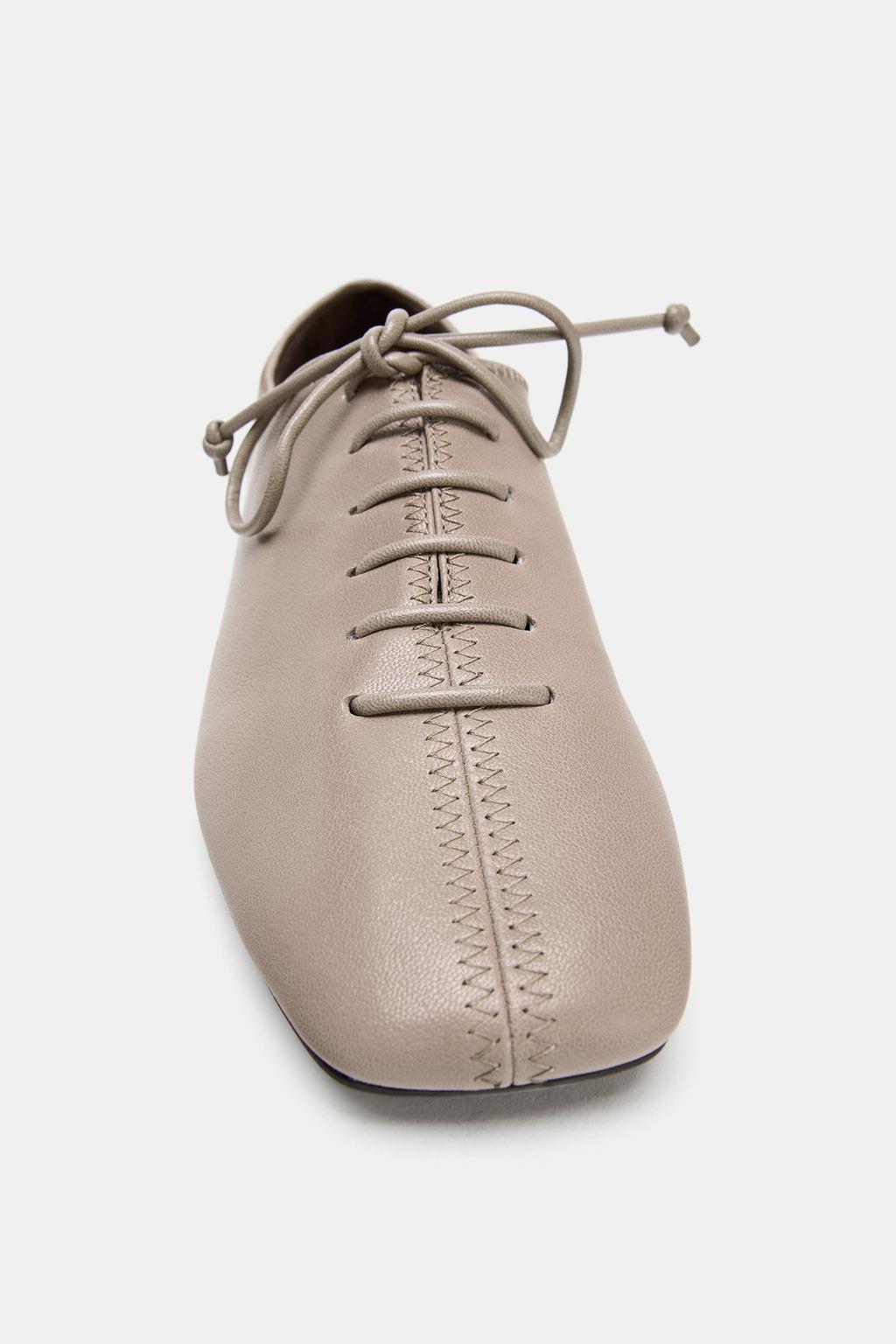 КОЖАНЫЕ ТУФЛИ НА ПЛОСКОЙ ПОДОШВЕ СО ШНУРОВКОЙ