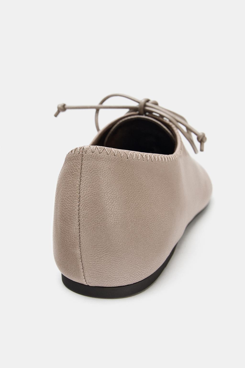 КОЖАНЫЕ ТУФЛИ НА ПЛОСКОЙ ПОДОШВЕ СО ШНУРОВКОЙ