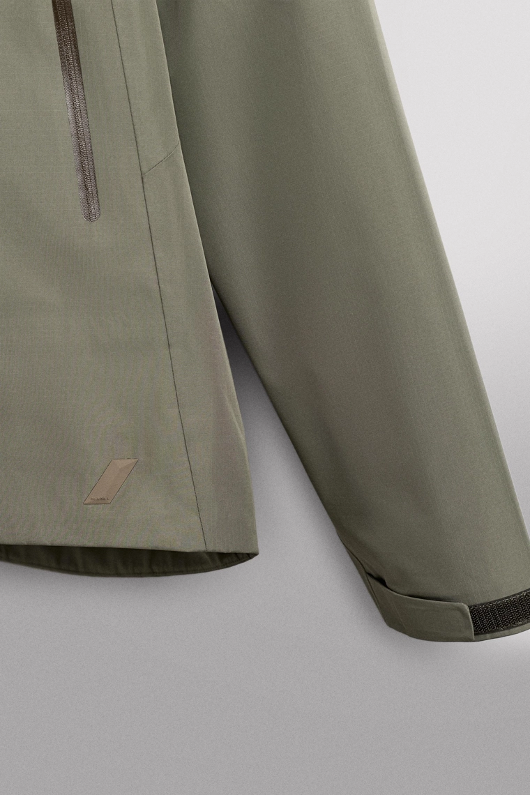 Легко-зеленая блузка