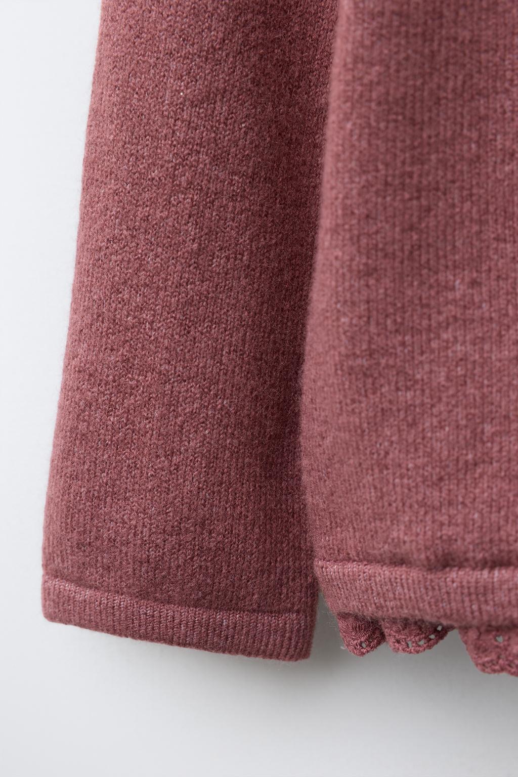 ВЯЗАНЫЙ ДЖЕРСИ С КРУЖЕВОМ