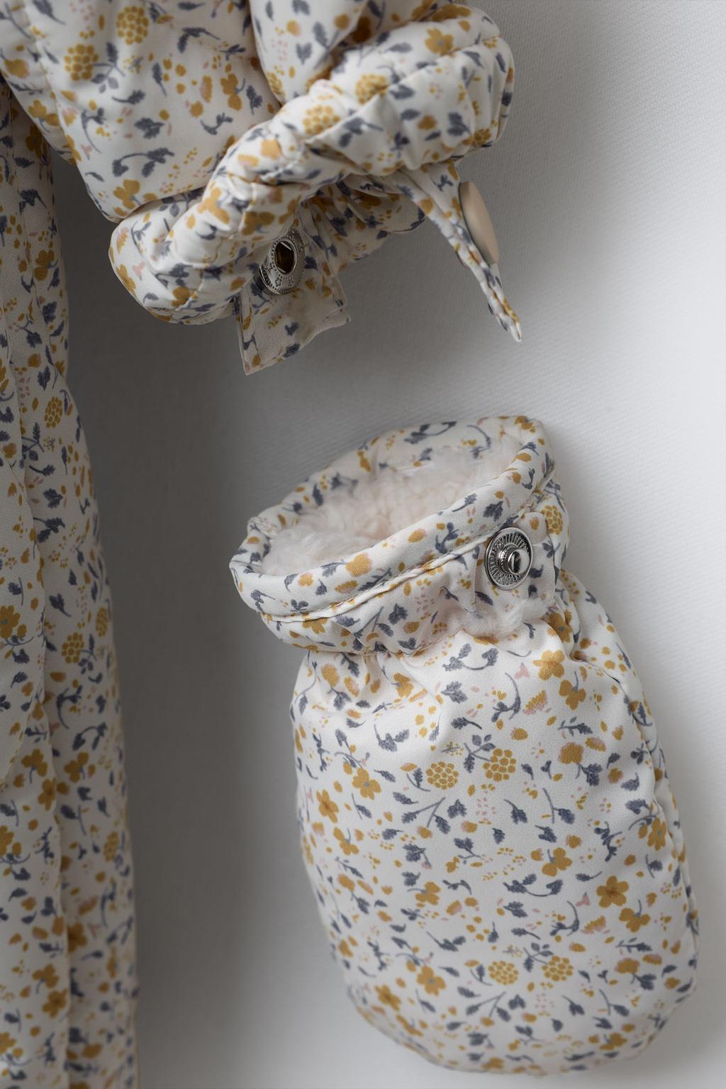 Оденсуит с цветочным узором из нейлона с отстегивающимися рукавицами и ботинками