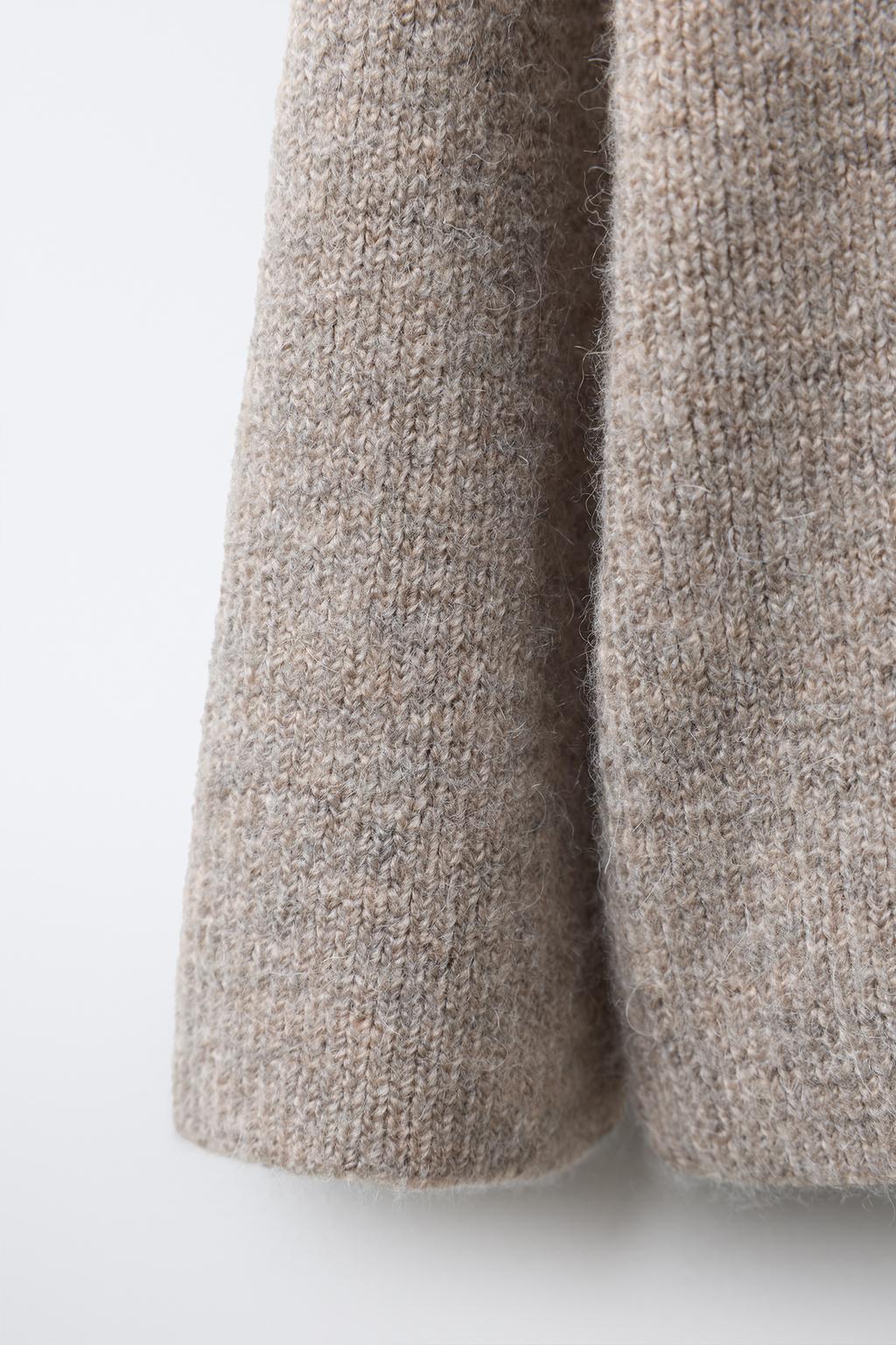 ВЯЗАНЫЙ ДЖЕМПЕР С ВОРОТНИКОМ НА ПУГОВИЦАХ