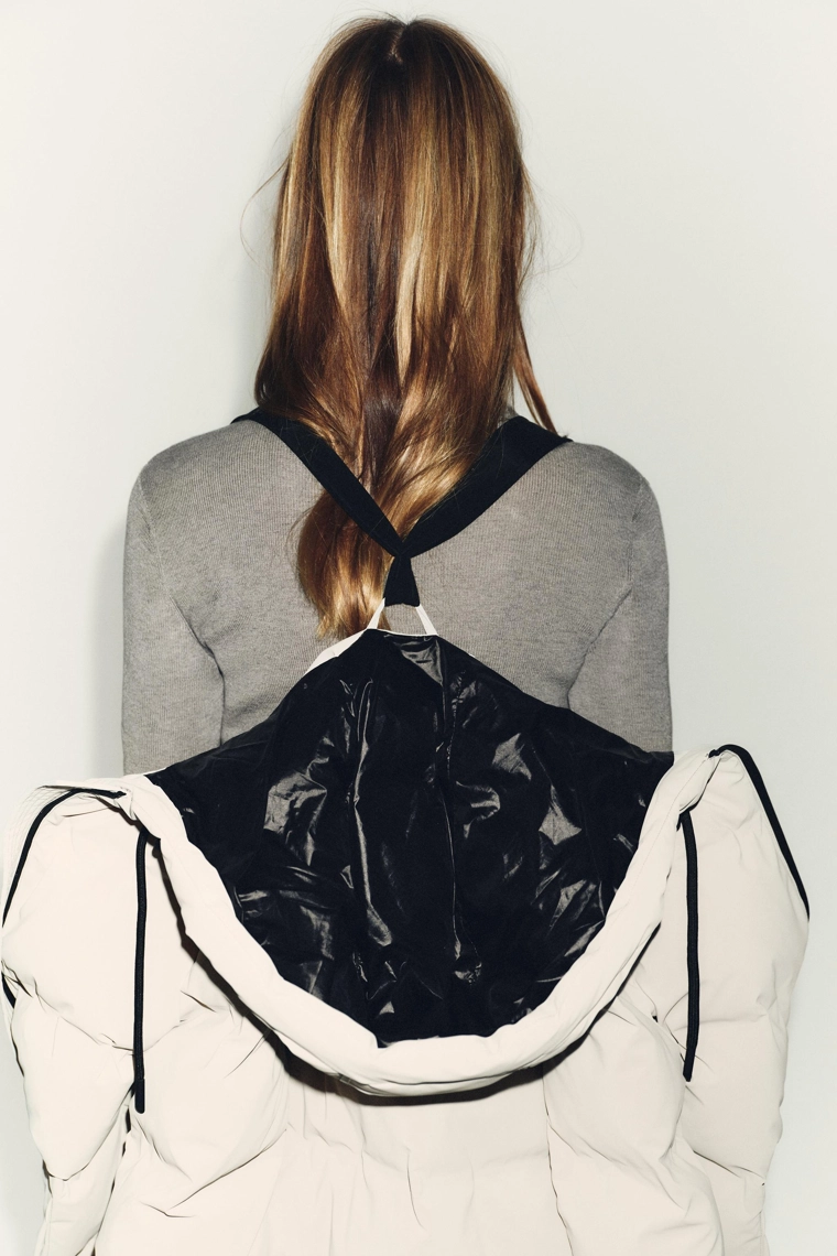 ДЛИННЫЙ ПРОРЕЗИНЕННЫЙ АНОРАК WINDPROOF С КАПЮШОНОМ