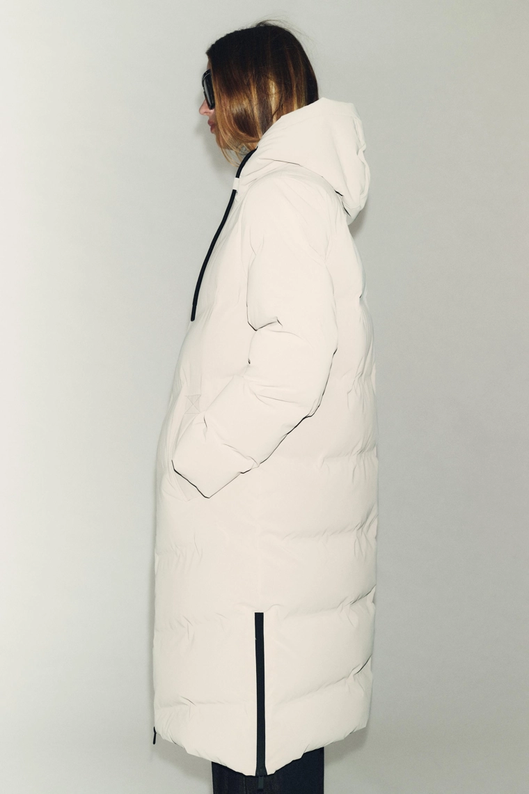 ДЛИННЫЙ ПРОРЕЗИНЕННЫЙ АНОРАК WINDPROOF С КАПЮШОНОМ