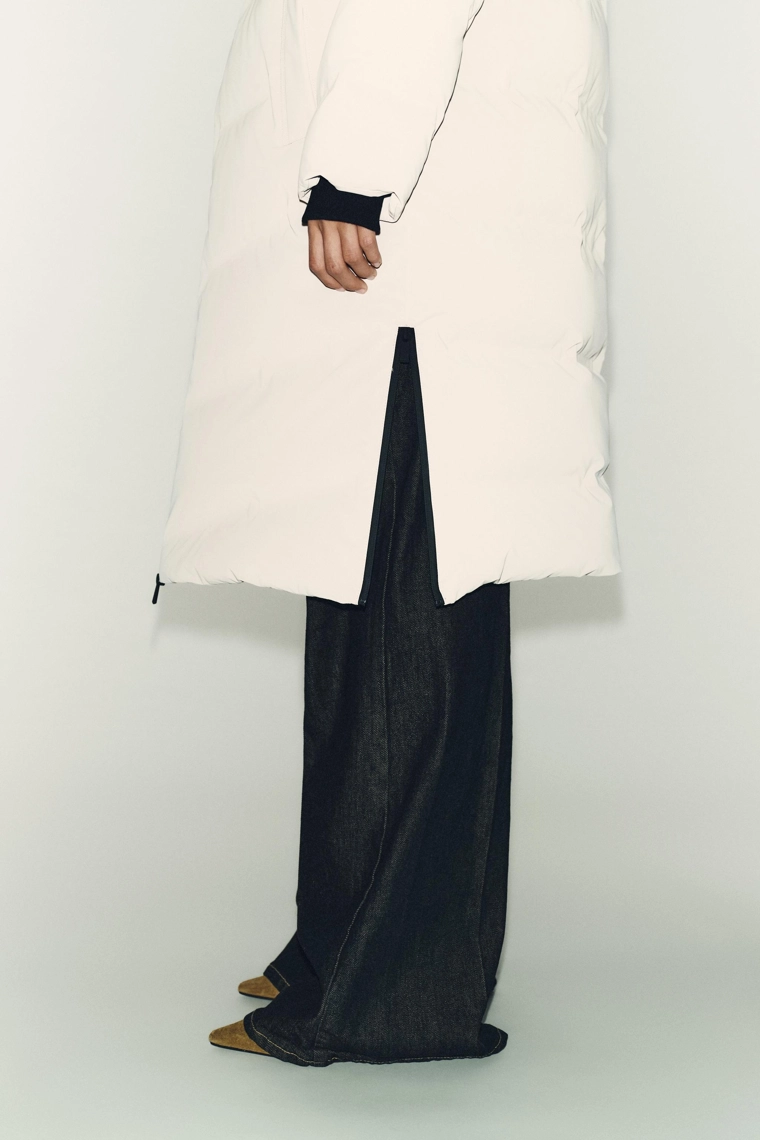 ДЛИННЫЙ ПРОРЕЗИНЕННЫЙ АНОРАК WINDPROOF С КАПЮШОНОМ