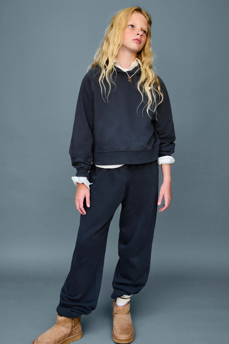 КОМПЛЕКТ ИЗ ХУДИ И БРЮК-ДЖОГГЕРОВ С СЕРДЕЧКОМ