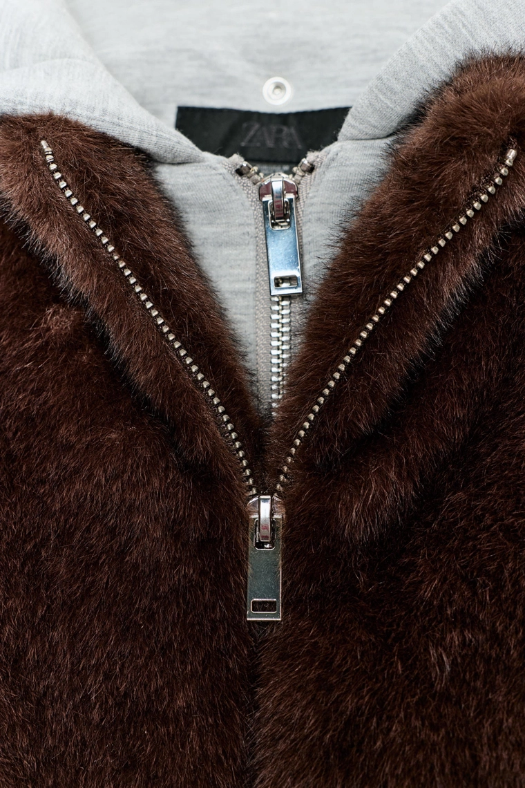 Пальто с капюшоном из искусственного меха