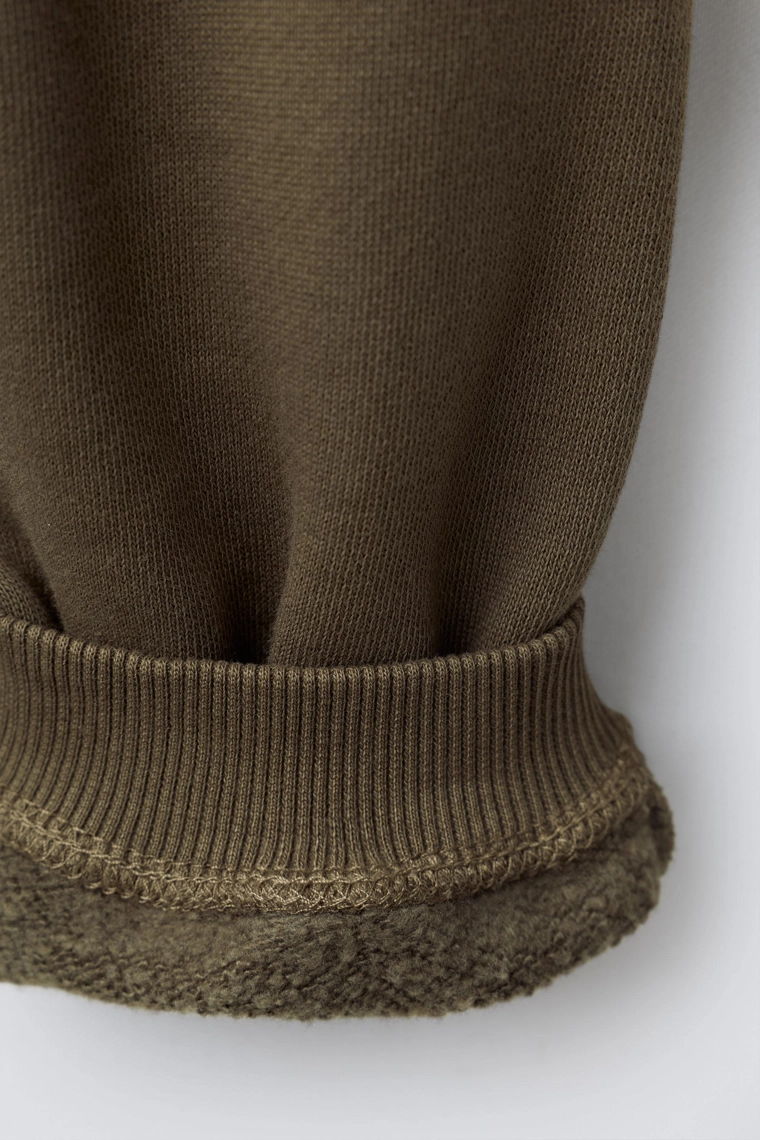 БРЮКИ-ДЖОГГЕРЫ С ДЕКОРАТИВНЫМИ ШВАМИ