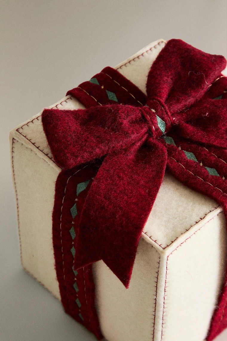 Большой светящийся подарок на пол