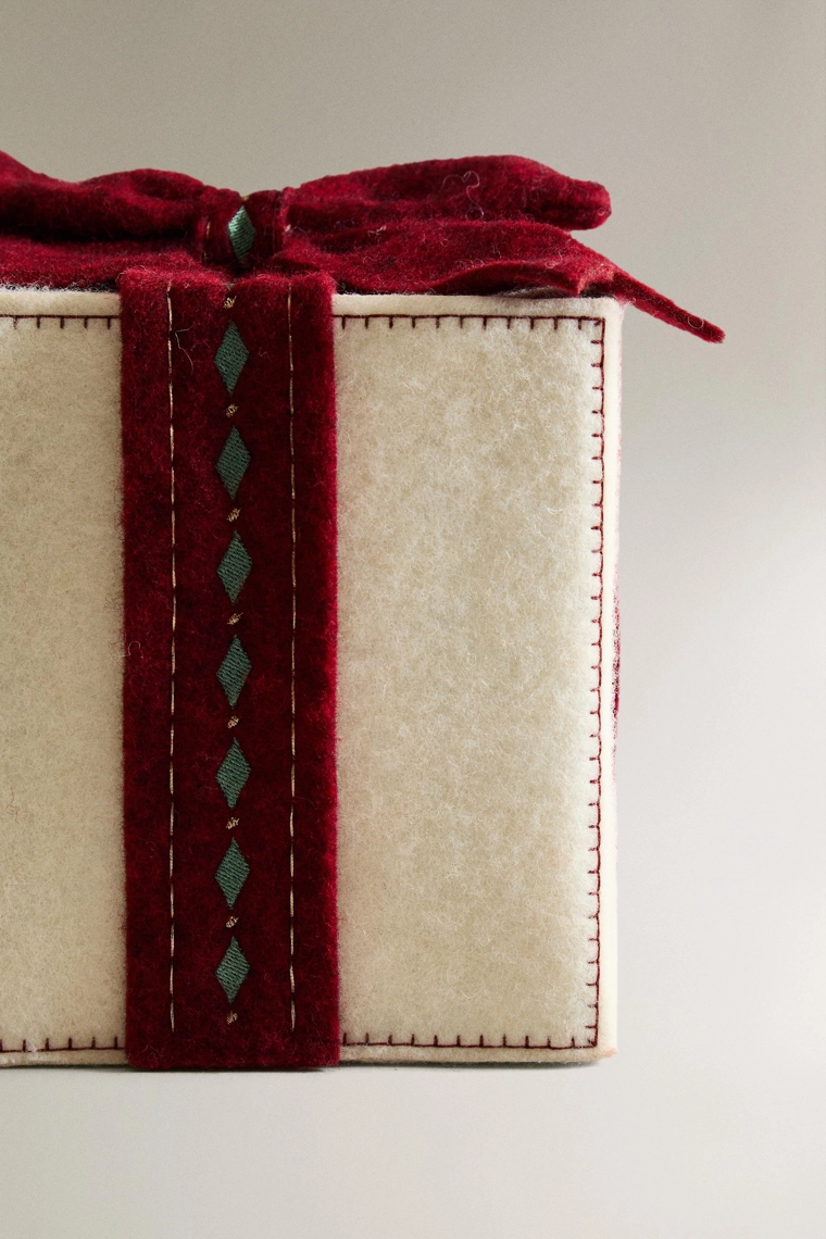 Большой светящийся подарок на пол