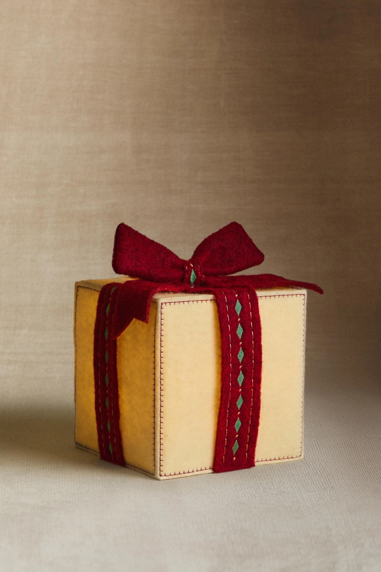 Большой светящийся подарок на пол