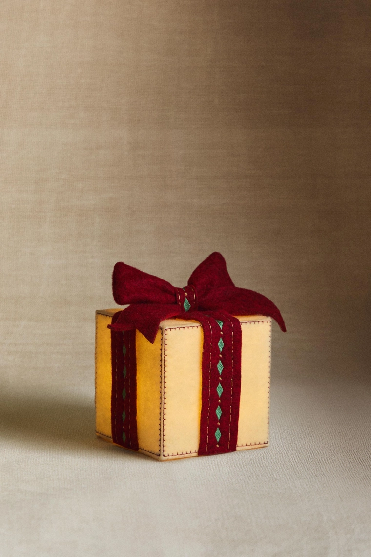 Средний подарок на рождество с подсветкой для пола