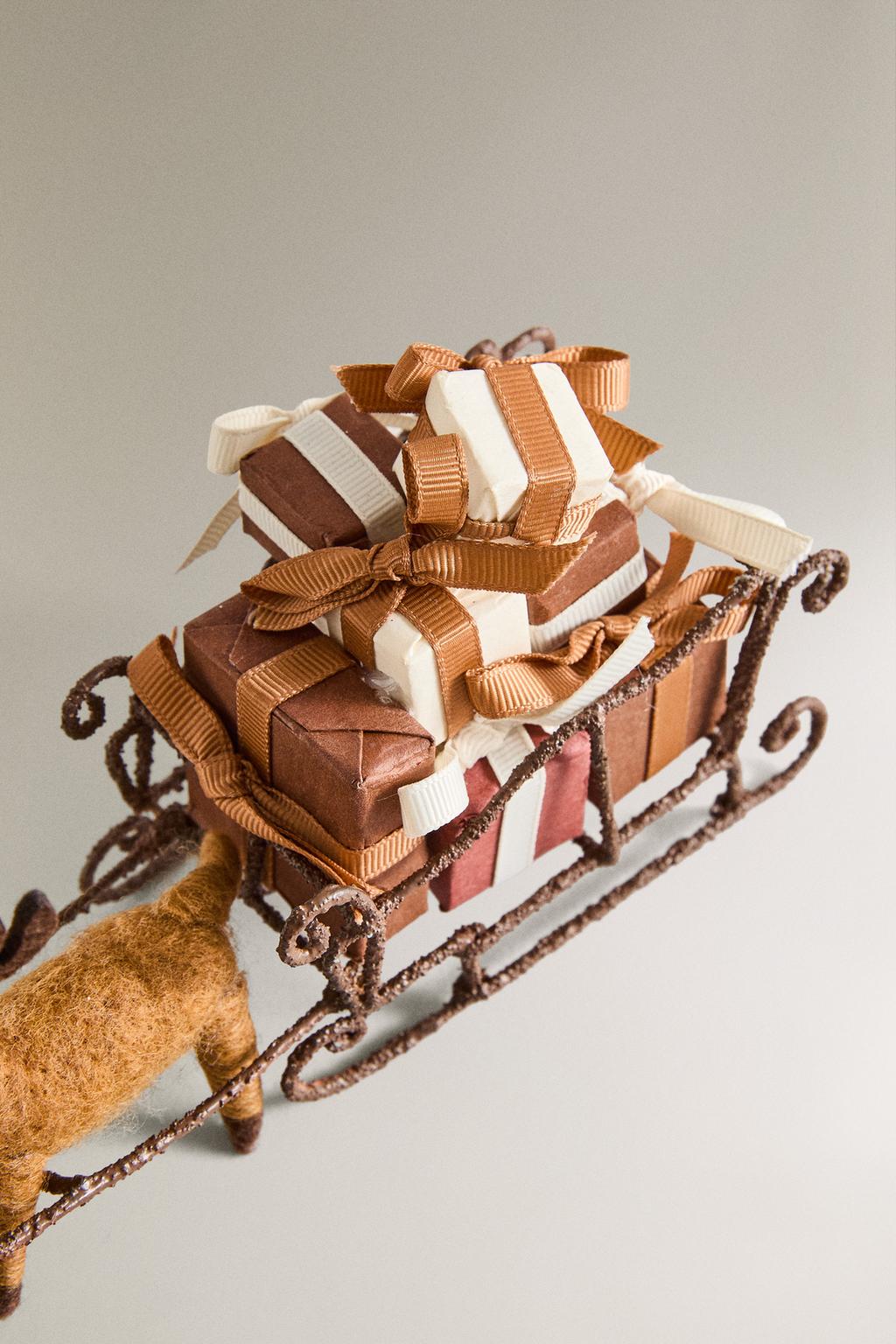 Рождественская декорация сани и олени