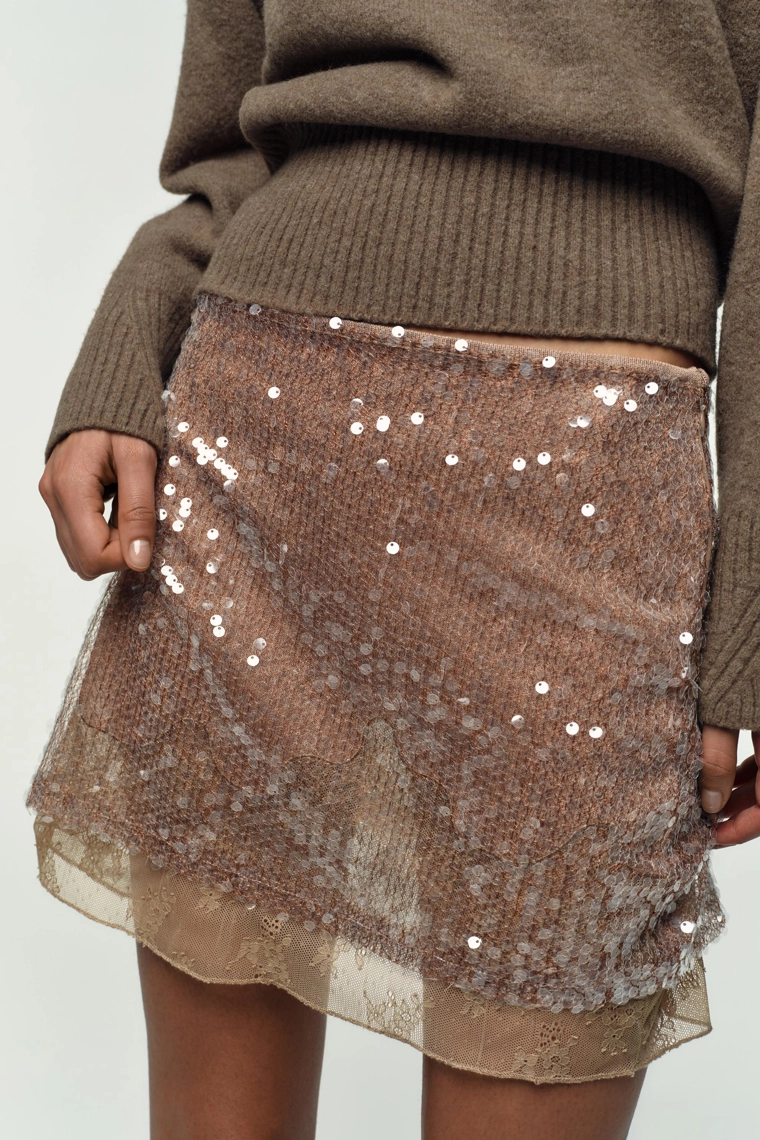 МИНИ-ЮБКА С ПАЙЕТКАМИ, ТРИКОТАЖЕМ И КРУЖЕВОМ
