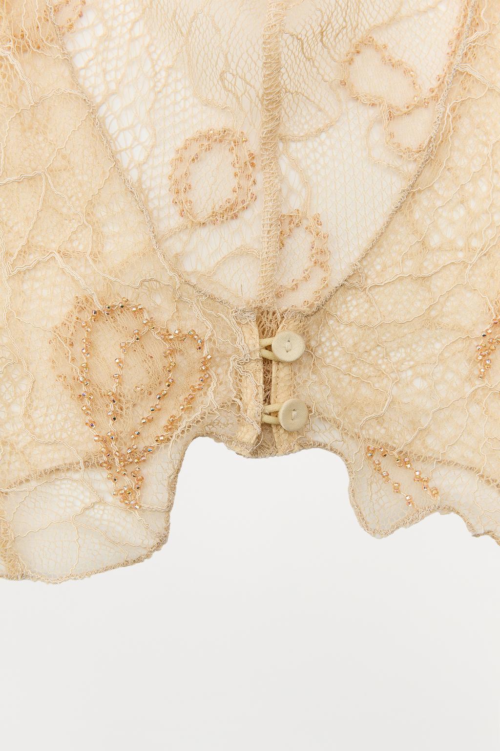 КРУЖЕВНОЙ КАПЮШОН С ВЫШИВКОЙ - LIMITED EDITION