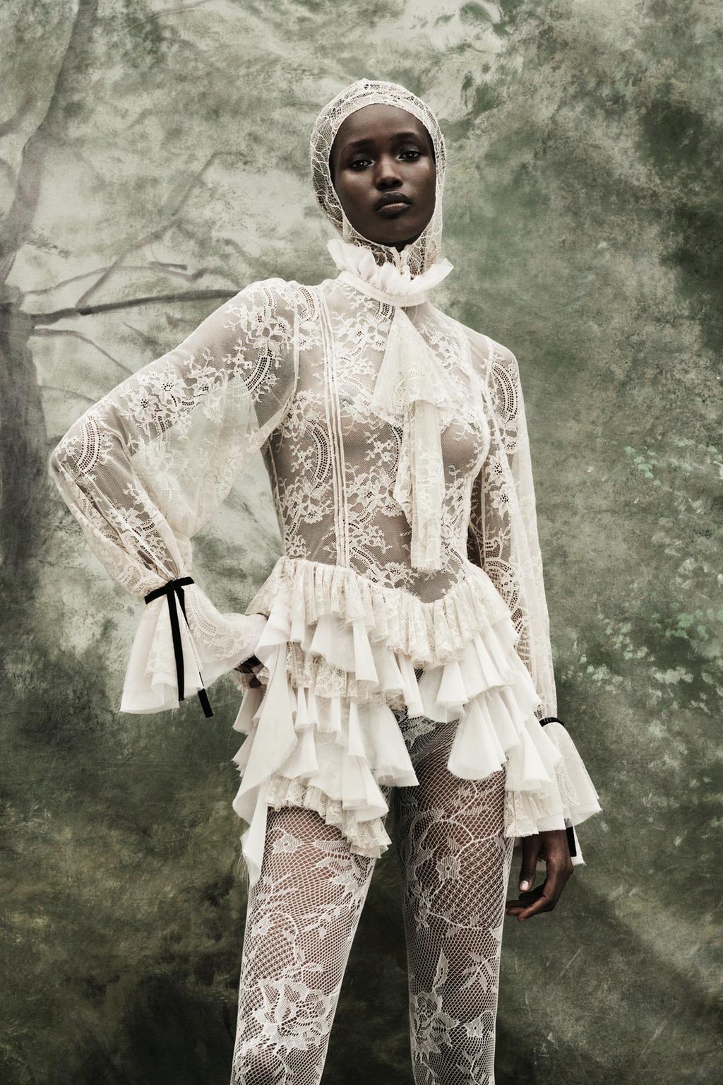 КРУЖЕВНОЙ КАПЮШОН С ВЫШИВКОЙ - LIMITED EDITION