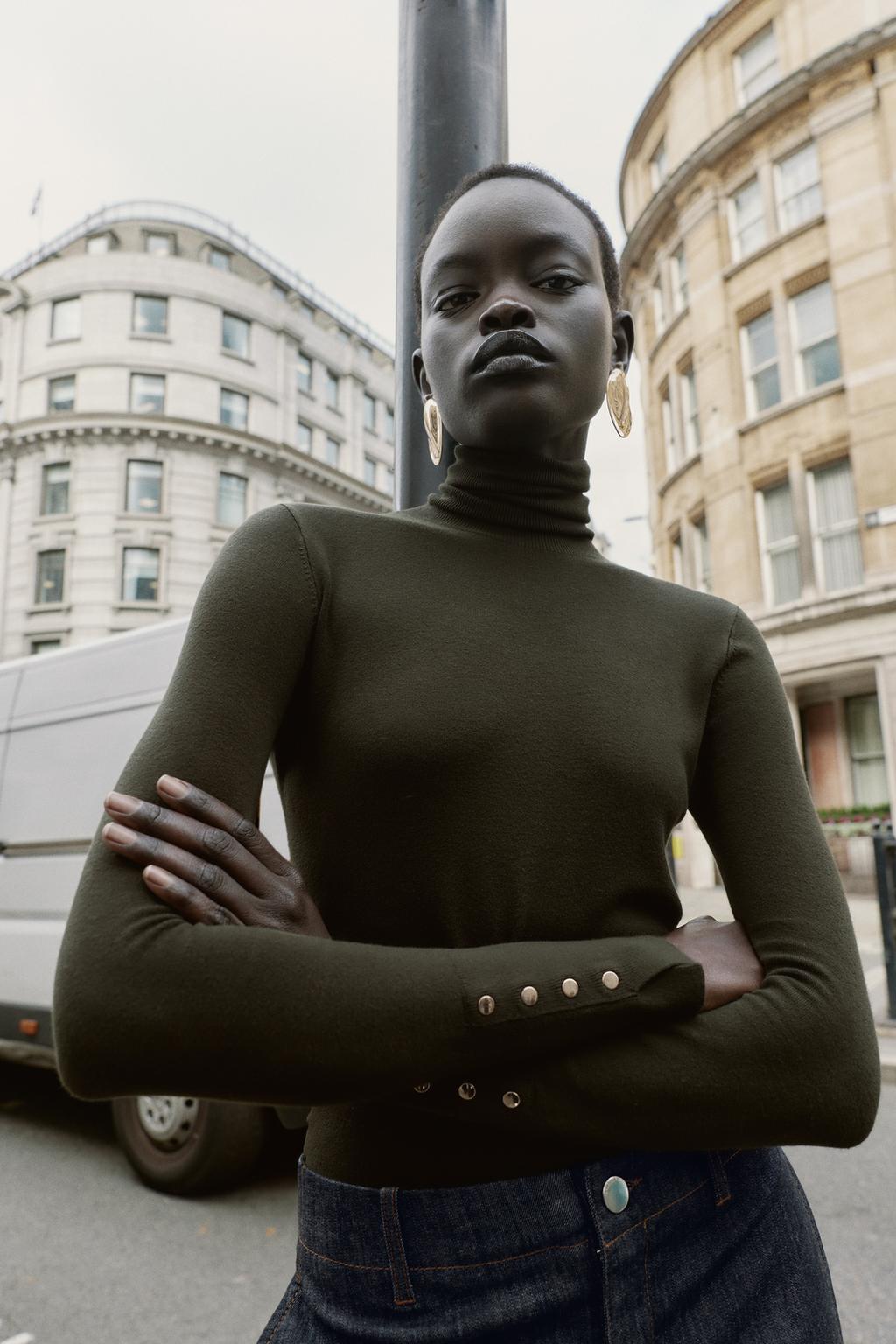 БАЗОВЫЙ ОДНОТОННЫЙ СВИТЕР