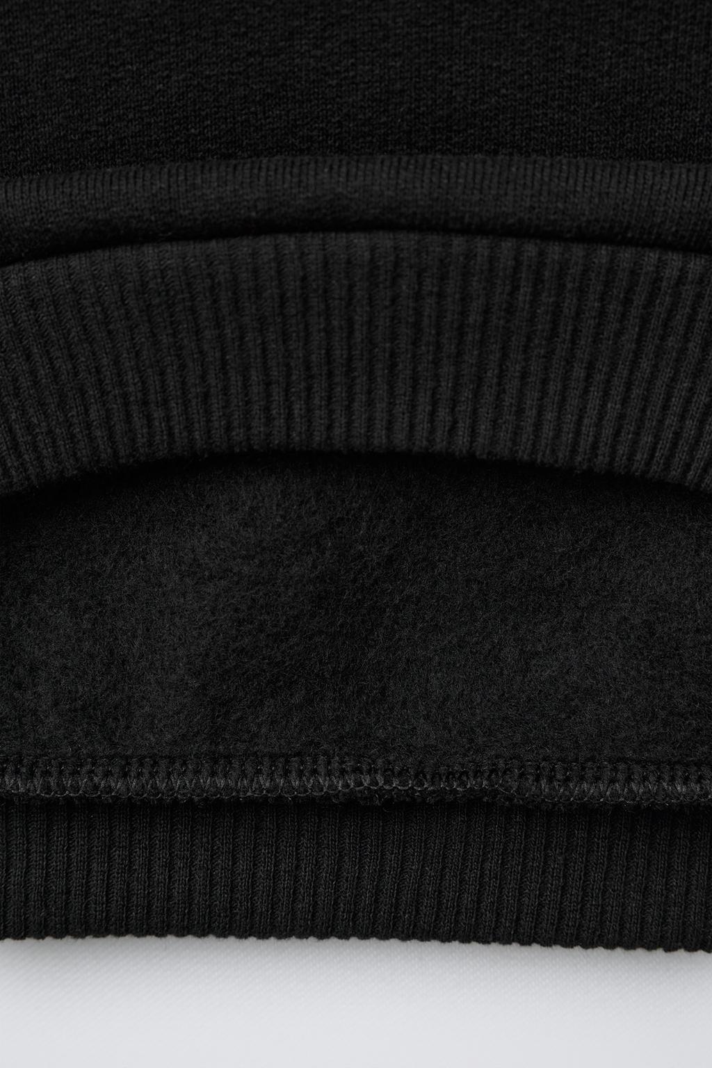 ТОЛСТОВКА С БАНТАМИ И БЛЕСТКАМИ