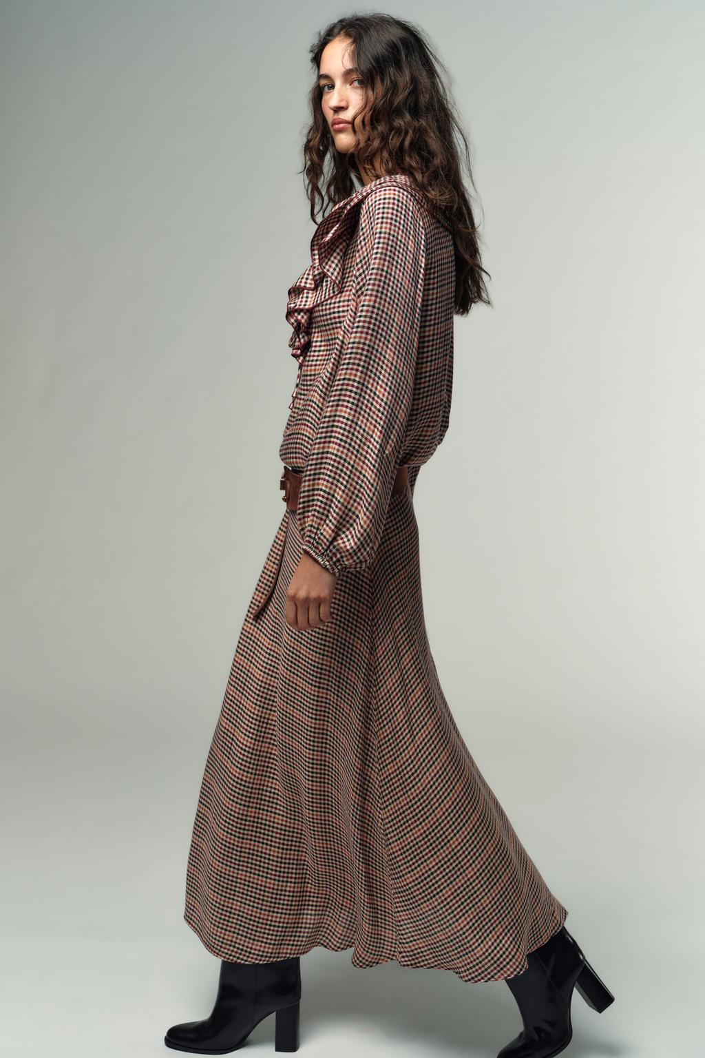 БЛУЗА В КЛЕТКУ С ВОЛАНАМИ