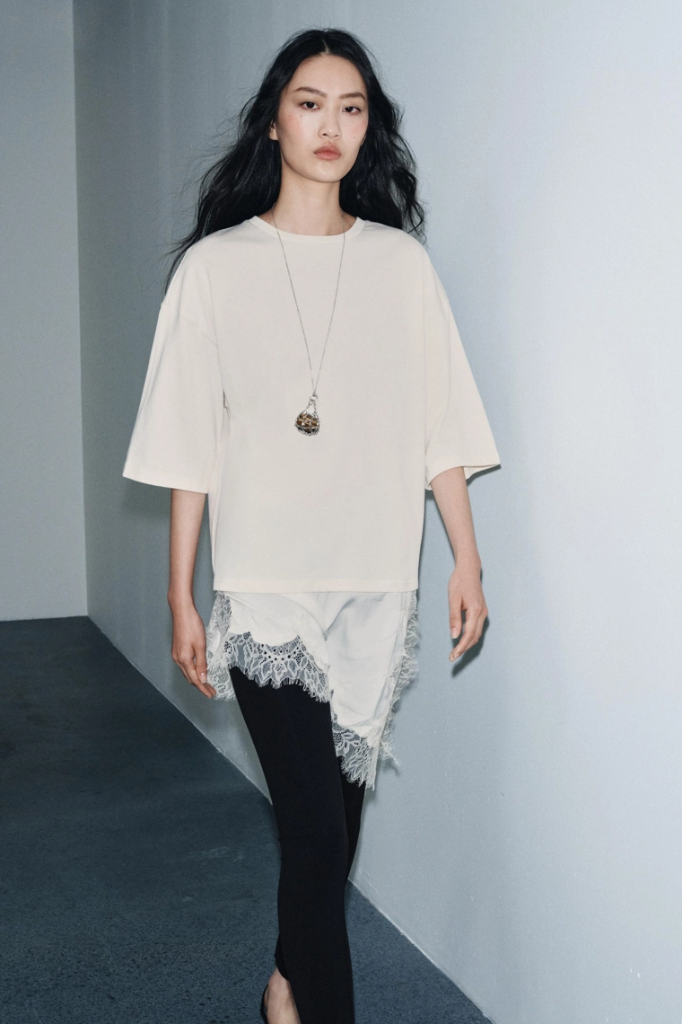 КОМБИНИРОВАННАЯ ФУТБОЛКА С КРУЖЕВОМ