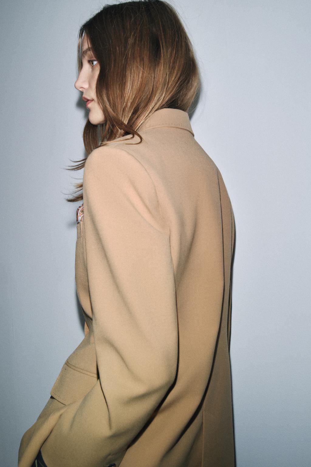 БЛЕЙЗЕР ПРИТАЛЕННОГО КРОЯ С ПЛАТКОМ — ZW COLLECTION