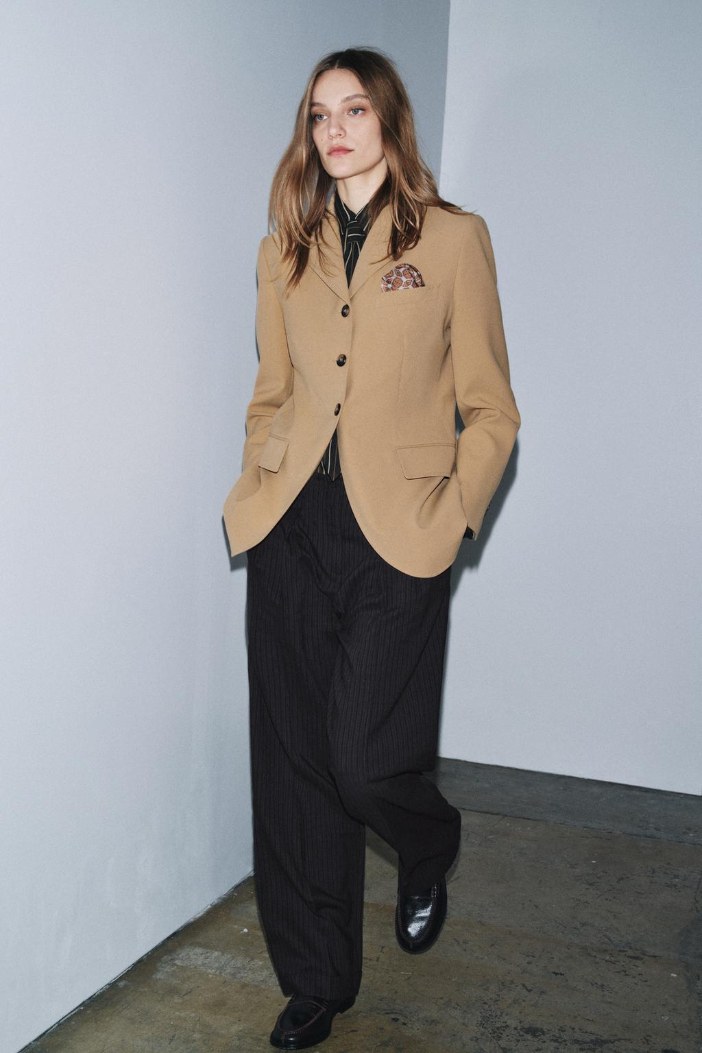 БЛЕЙЗЕР ПРИТАЛЕННОГО КРОЯ С ПЛАТКОМ — ZW COLLECTION