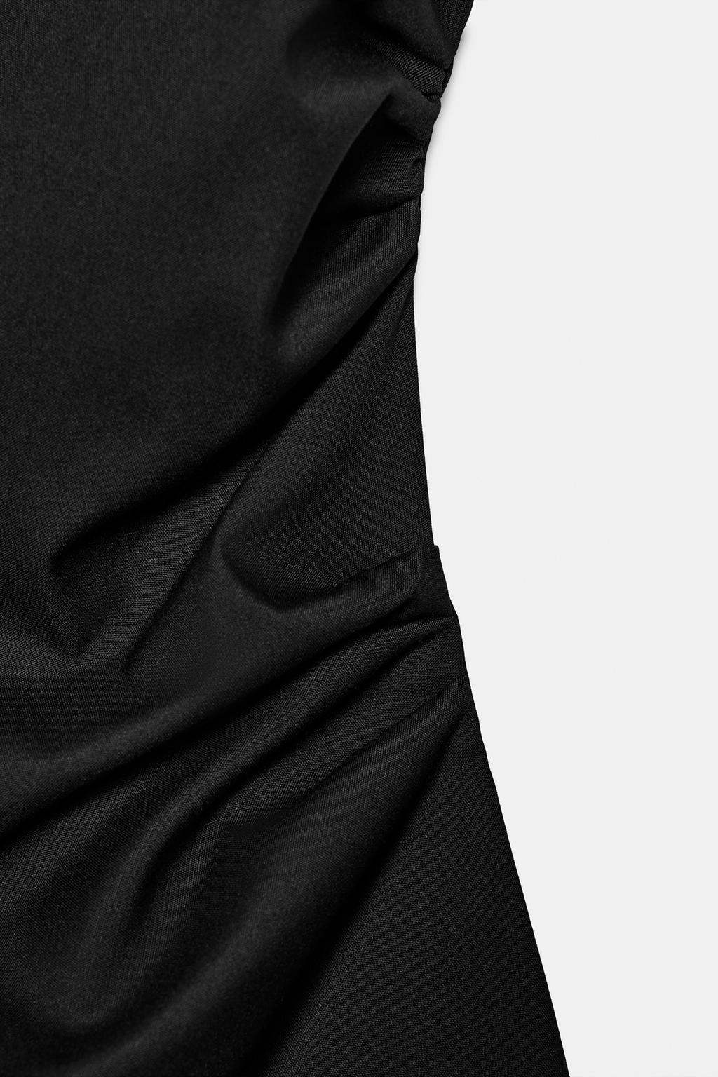 КОРОТКОЕ ПЛАТЬЕ С ПОДПЛЕЧНИКАМИ