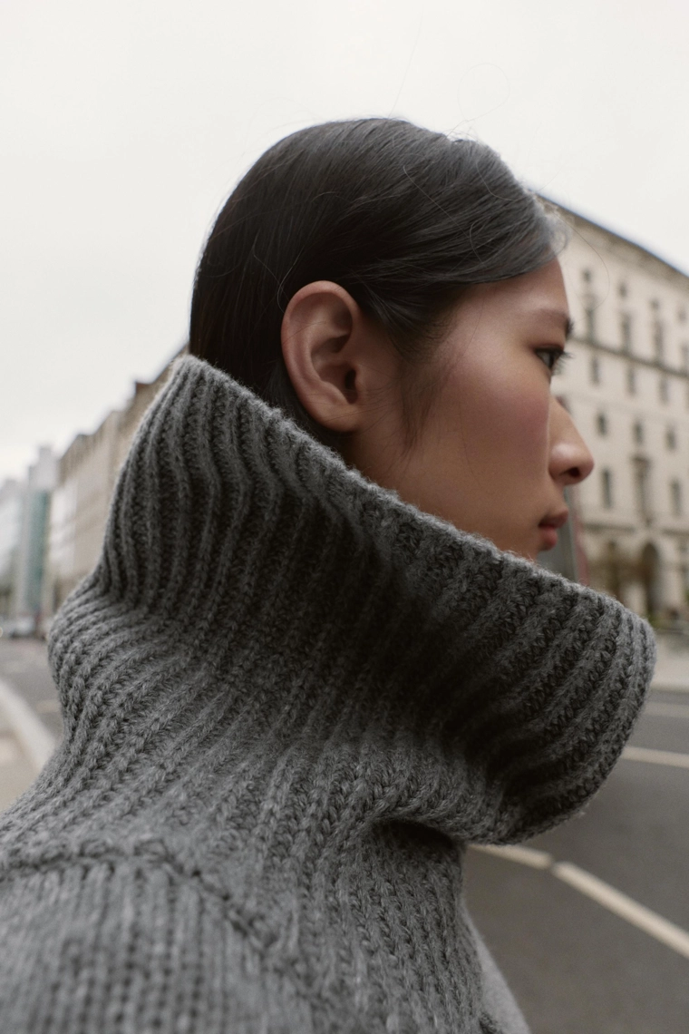 ДЖЕМПЕР ОВЕРСАЙЗ С ВЫСОКИМ ВОРОТНИКОМ