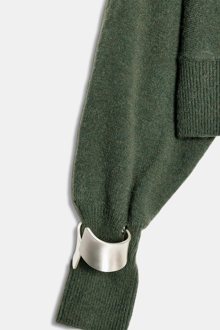 СВИТЕР АСИММЕТРИЧНОГО КРОЯ С БРАСЛЕТОМ