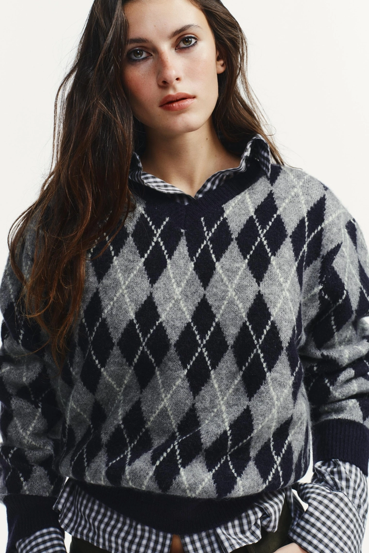 СВИТЕР С УЗОРОМ «РОМБЫ»