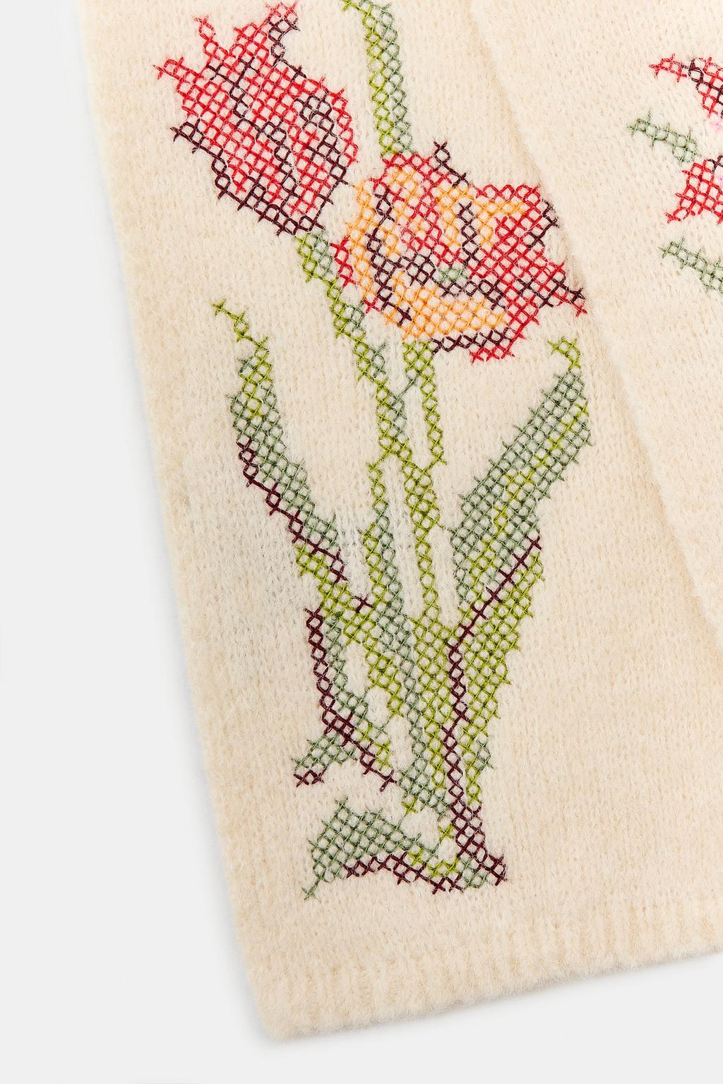 ТРИКОТАЖНЫЙ ШАРФ С ЦВЕТОЧНОЙ ВЫШИВКОЙ