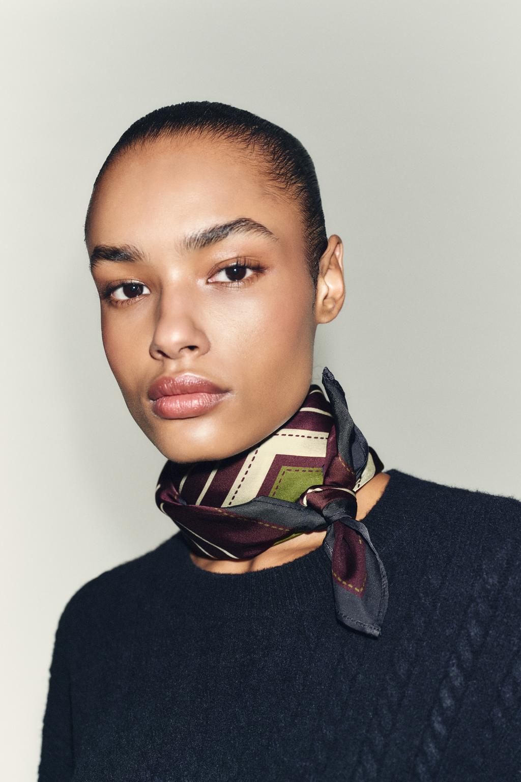 ПЛАТОК В ПОЛОСКУ С ПРИНТОМ