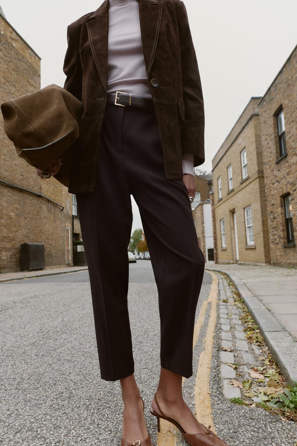 БРЮКИ С ЗАЩИПАМИ И РЕМНЕМ