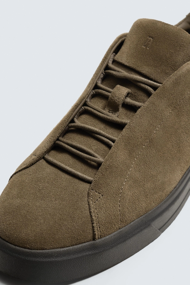 Кожаные кроссовки