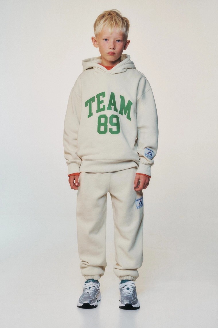 ТОЛСТОВКА ДЛЯ ДЖОГГИНГА С КАПЮШОНОМ И НАДПИСЬЮ