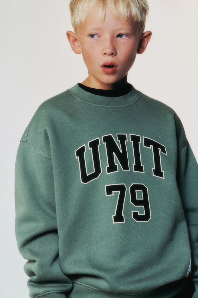 ТОЛСТОВКА С НАДПИСЬЮ ДЖОГГИНГ