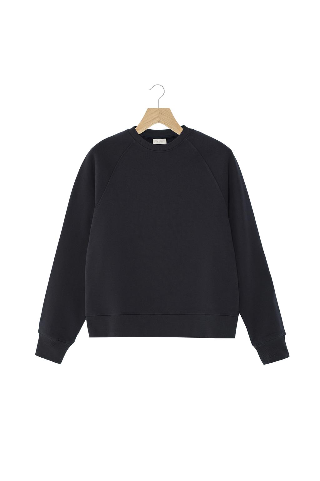 ТОЛСТОВКА СВОБОДНОГО КРОЯ С КРУГЛЫМ ВЫРЕЗОМ