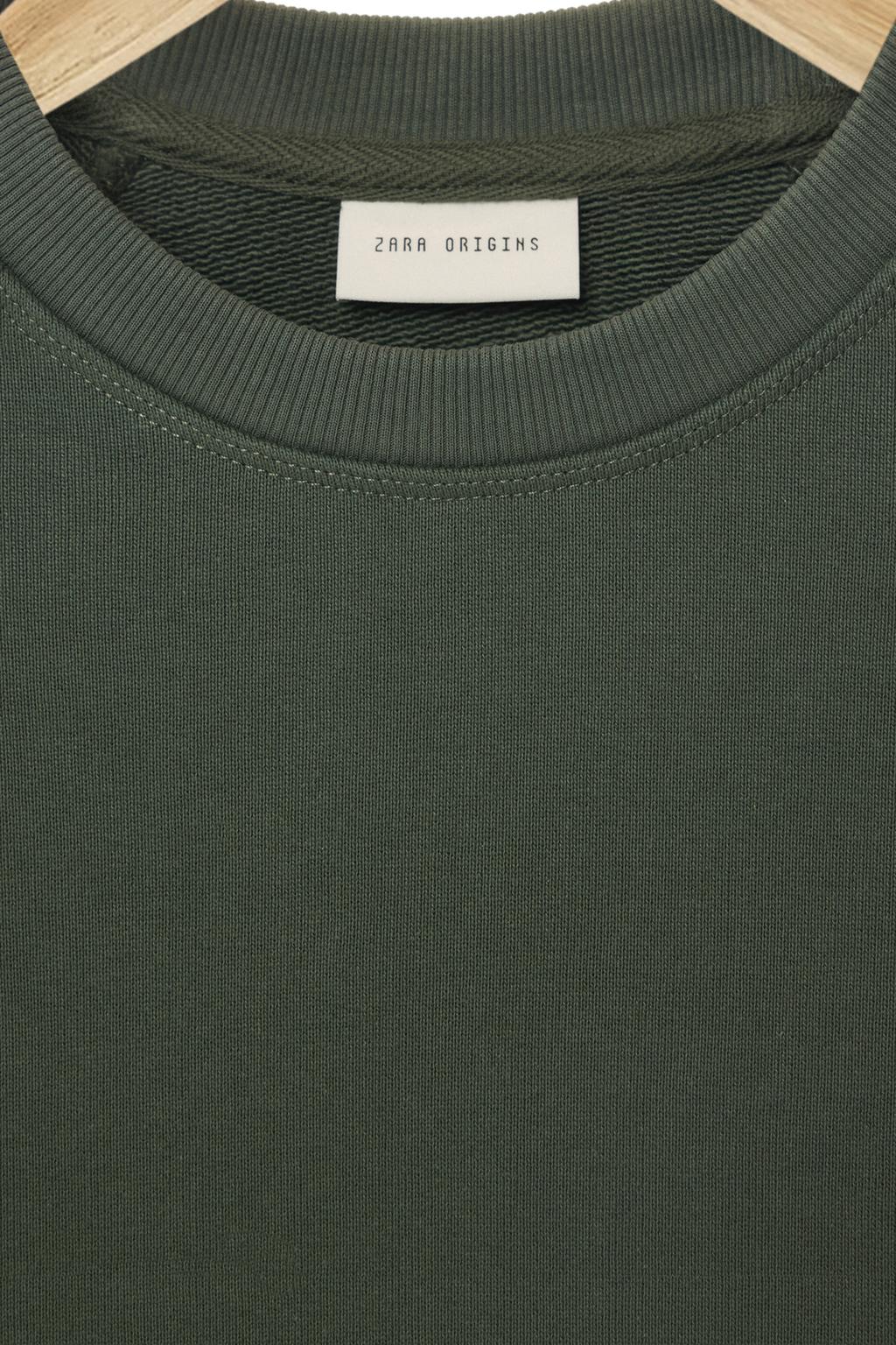 ТОЛСТОВКА СВОБОДНОГО КРОЯ С КРУГЛЫМ ВЫРЕЗОМ