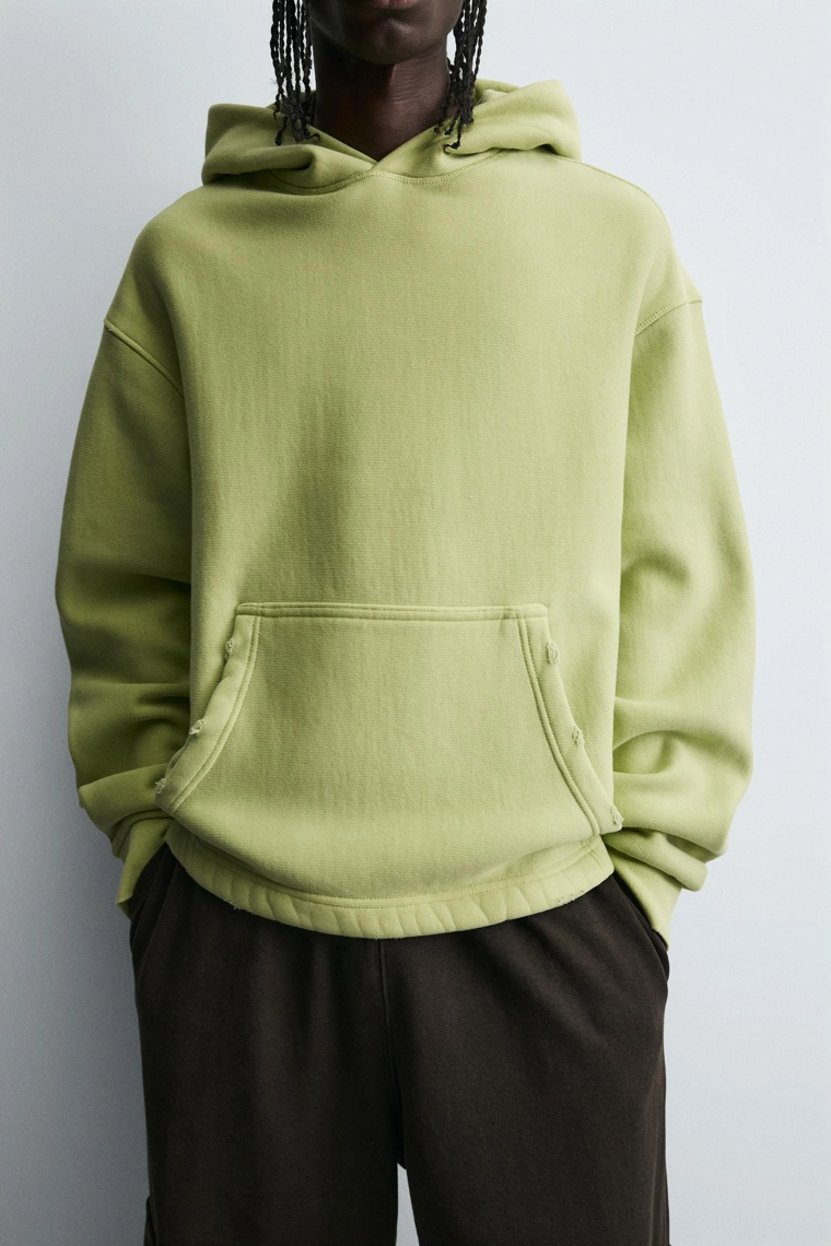 УКОРОЧЕННАЯ ТОЛСТОВКА С ЭФФЕКТОМ ПОТЕРТОСТИ